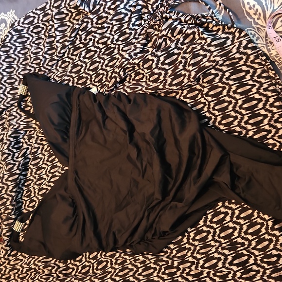 Carmen Marc Valvo Black Swimwear And Cover Up.. - Picture 1 of 15